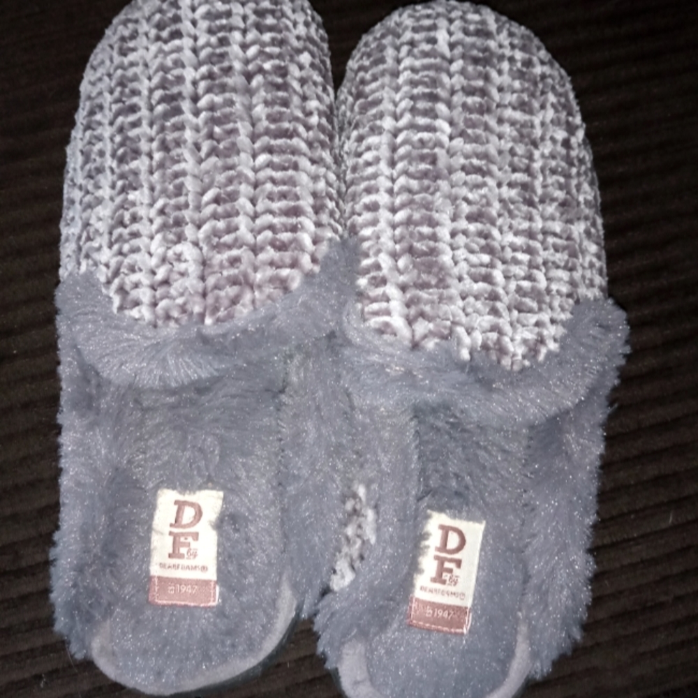 Dearfoam slippers size 7-8